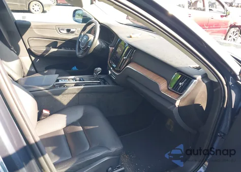 2021 Volvo Xc60 T5 Momentum из США, поврежденный, VIN YV4102RK8M1739750